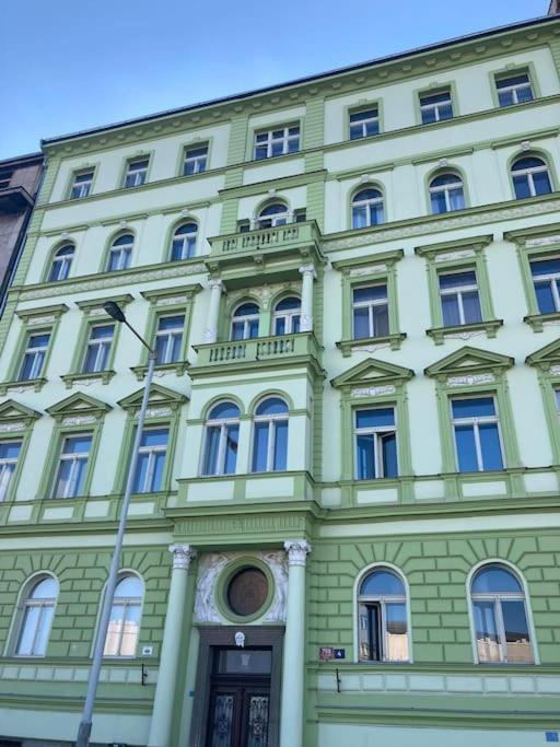 Beautiful Near Muzeum Appartamento Praga
